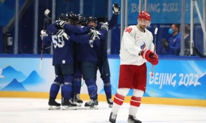 Гравці збірної Фінляндії емоційно відсвяткували перемогу над ОКР у фіналі хокейного турніру