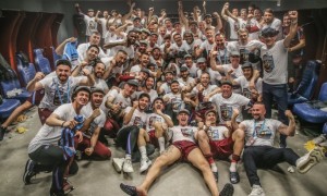 Неймовірні емоції чемпіонства Трабзонспор: Вболівальники вибігли на футбольне поле