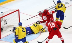 Збірна Швеції поступилася ОКР у півфіналі хокейного турніру